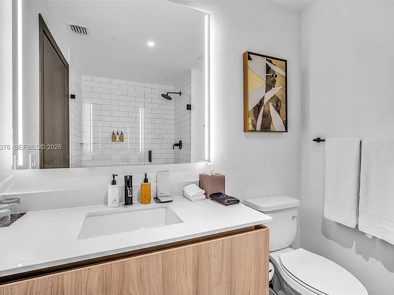 398 NE 5th St #Penthouse 4701 — Photo 32