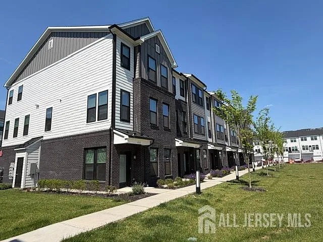 202 Lyla Ln — Photo 1