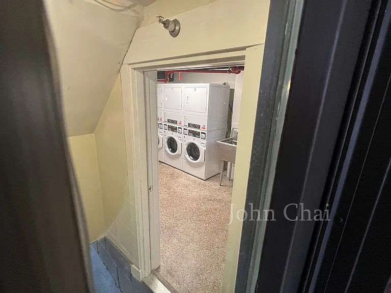 3 Sutherland Rd #4 — Photo 37