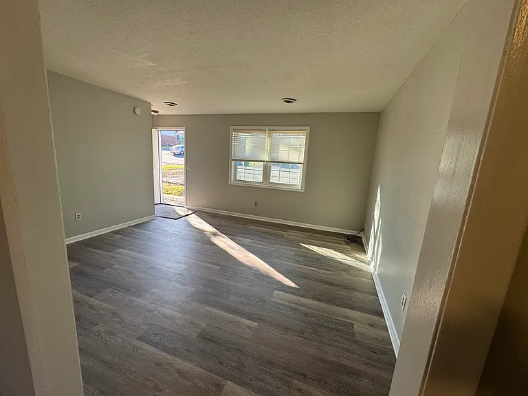 143 E Cheryl Ln — Photo 9