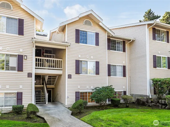 19230 Forest Park Drive NE #J131, Lake Forest Park, WA 98155
