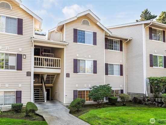 19230 Forest Park Drive NE #J131, Lake Forest Park, WA 98155