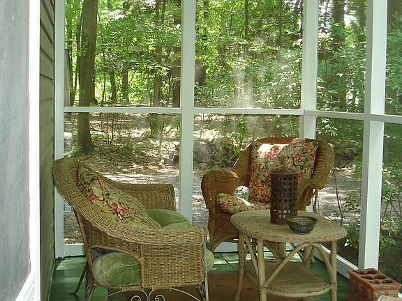 Charming Screened Porch