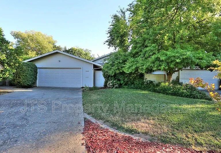 1060 Sand Bar Cir — Photo 3