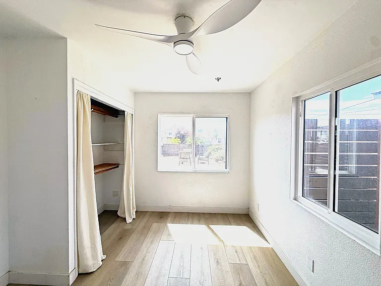 577 Florence St — Photo 16