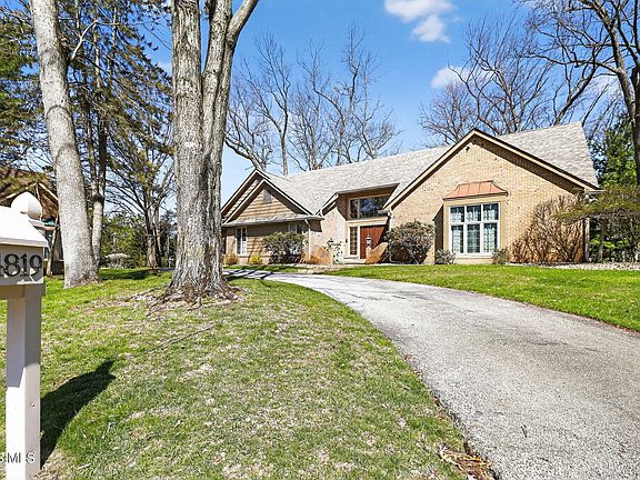 2nd image of 4819 Whitebirch Ct