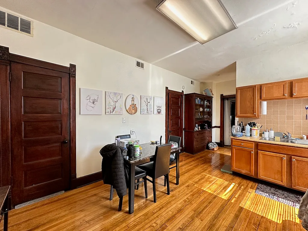 Appealing 1 Bed, 1 Bath at Marshfield + Addison (Wrigleyville) — Photo 4