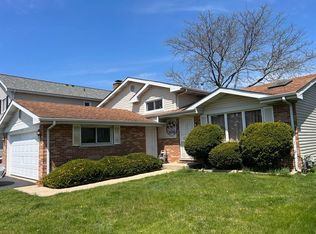 1142 E Olde Virginia Rd, Palatine, IL 60074