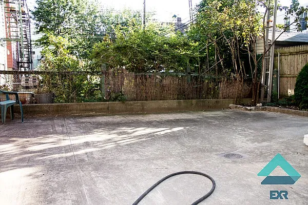 Rented by EXR | media 28