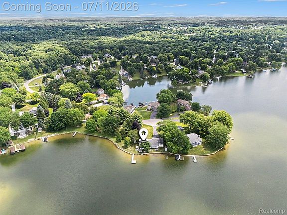3rd image of 3257 Sandy Shore Dr