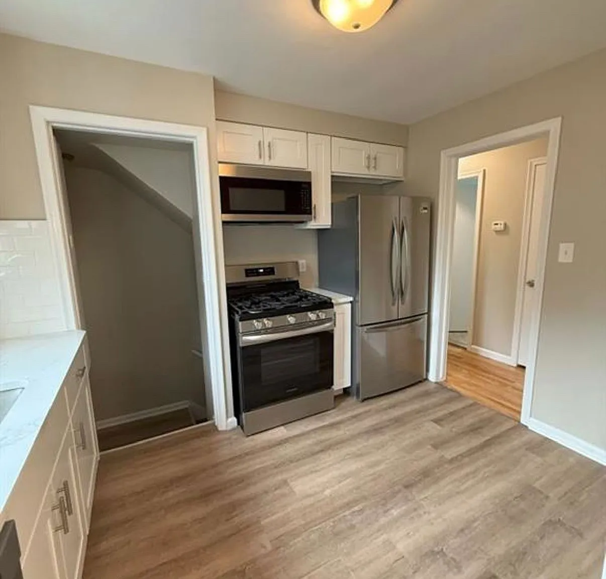 3 bed, 2097 sqft, $2,300 — Photo 4