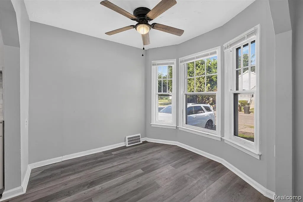 3 bed, 1.5 bath, 1016 sqft, $1,400 — Photo 4