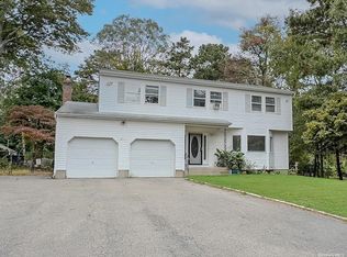 2013 William Floyd Pkwy, Ridge, NY 11961