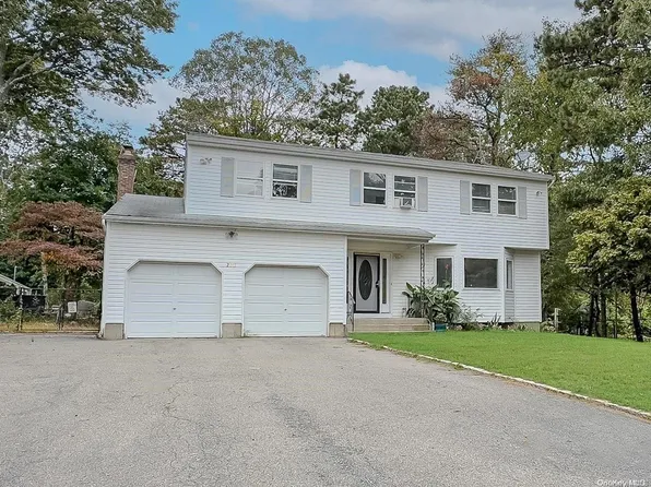 2013 William Floyd Parkway, Ridge, NY 11961