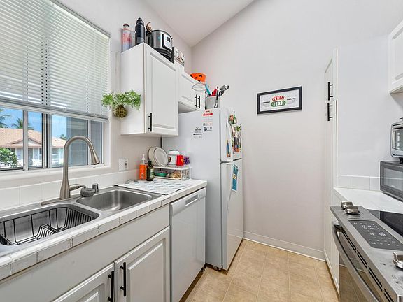 3rd image of 75-6081 Alii Dr APT T204