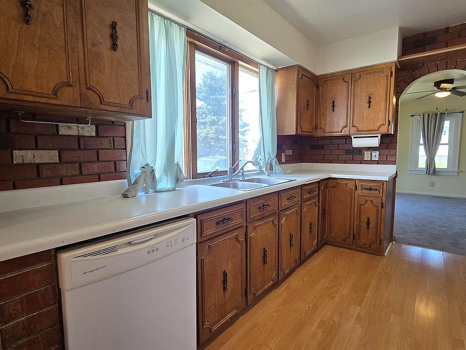 1st image of 922 2nd St