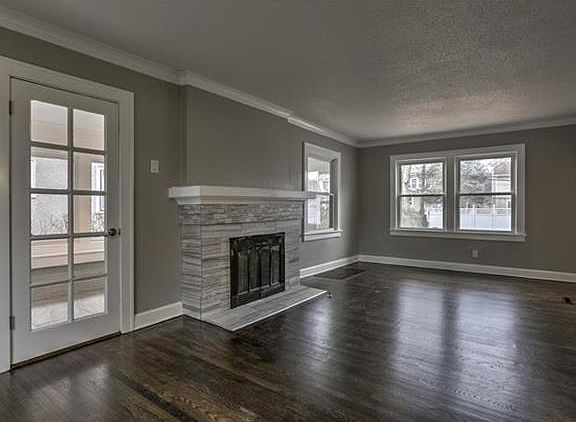 5th image of 815 W 71st Ter