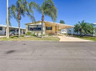 2122 Maui Dr, Holiday, FL 34691