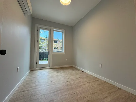 Bedroom, photo 1