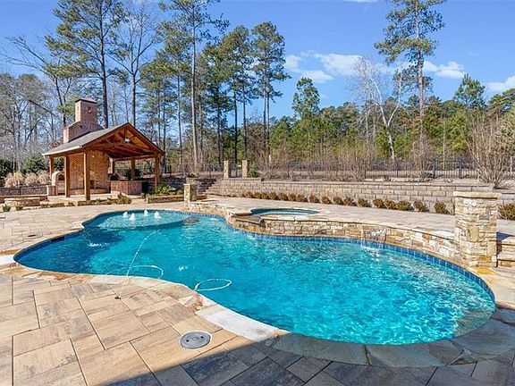 2nd image of 142 Nelson Blvd NW