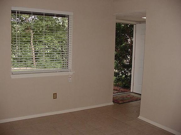 5th image of 6403 Chimney Creek Cir #B