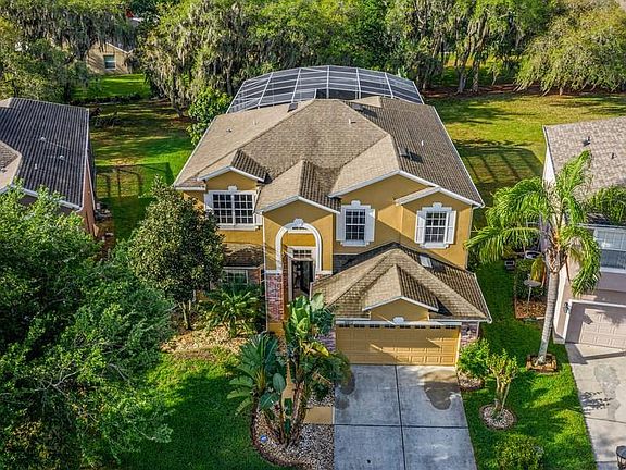 3rd image of 9912 Heron Pointe Dr