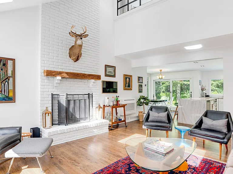 1 Woodcrest Dr — Photo 8
