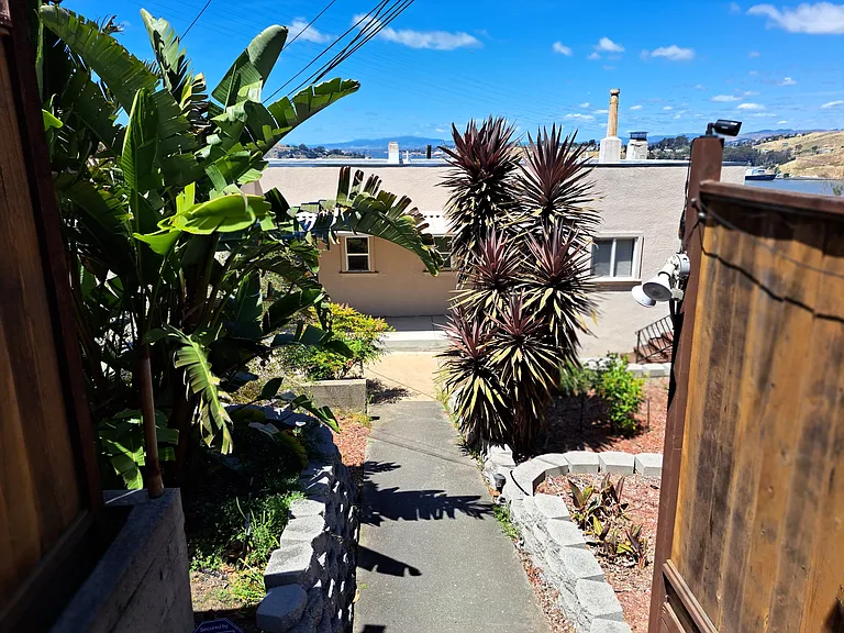 Kendall Ave — Photo 14