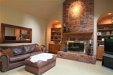 5th image of 4409 Thornbury Dr E