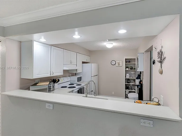 1001 NW 45th St #6 — Photo 9