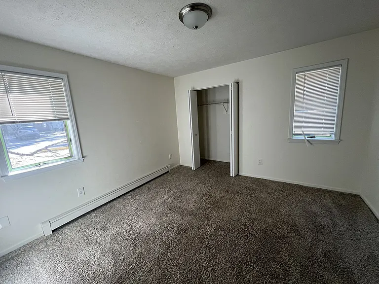 414-417 426 Munson Pl — Photo 5