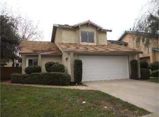 1033 E Babcock Ave, Visalia, CA 93292
