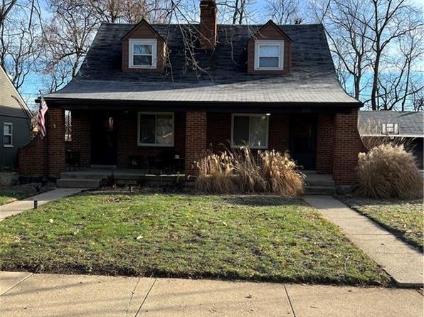 1136 Acorn Dr, Oakwood, OH 45419