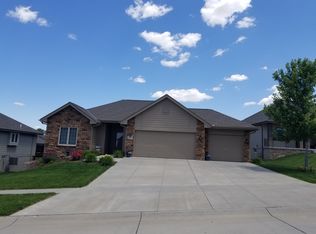 1319 N Lenox Cir, Council Bluffs, IA 51503
