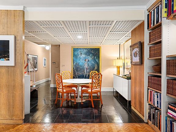 4th image of 326 E 69th St