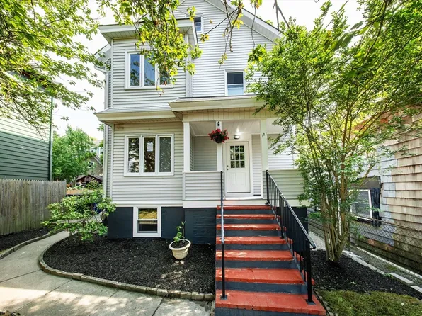 121 Horton St, Fall River, MA 02723