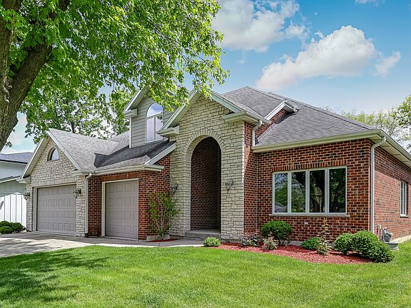 2nd image of 8827 Palisades Rd