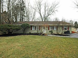 14 Hodge Rd, Kendall Park, NJ 08824