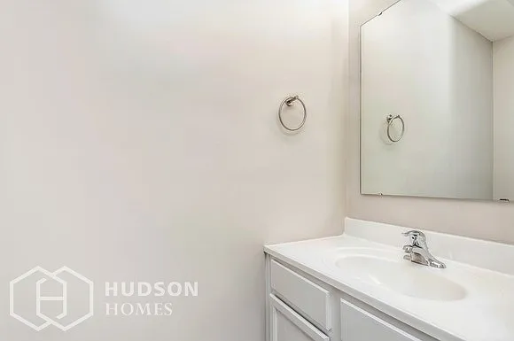3 bed, 2.5 bath, 1922 sqft, $1,999 — Photo 4