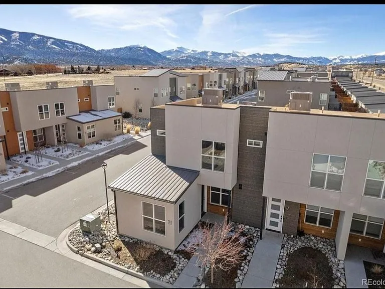 1001 Emma Ln — Photo 2