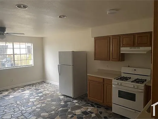 2 bed, 1100 sqft, $1,100 — Photo 3