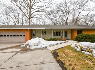 521 Shadyway Rd, Wayzata, MN 55391