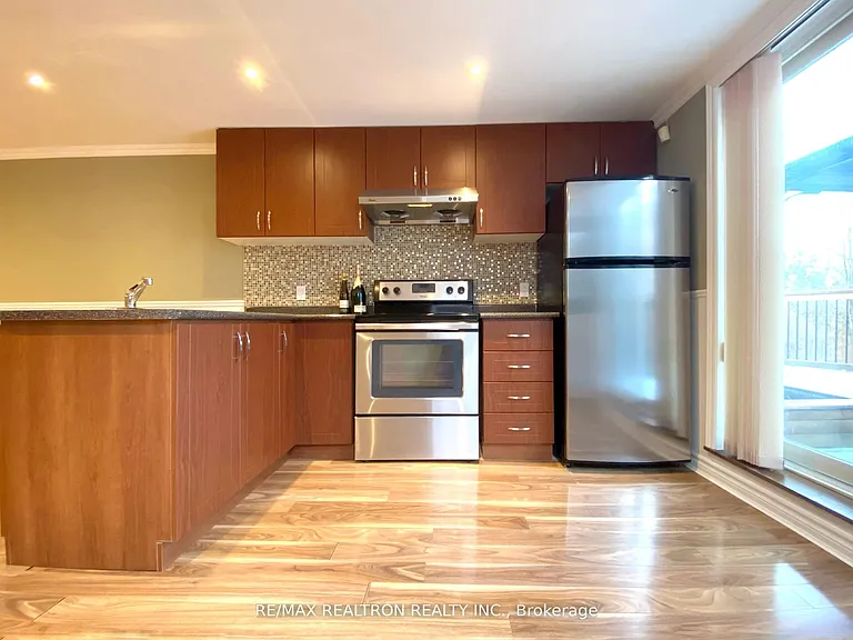 76 Clansman Blvd #LOWER — Photo 11