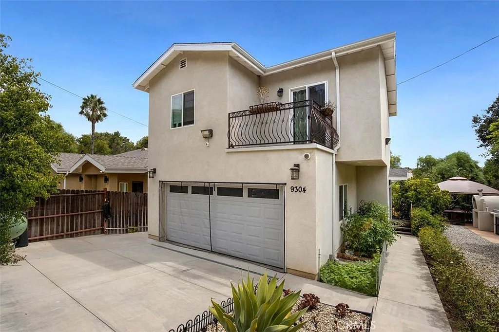 3 bed, 2074 sqft, $5,800 — Photo 1