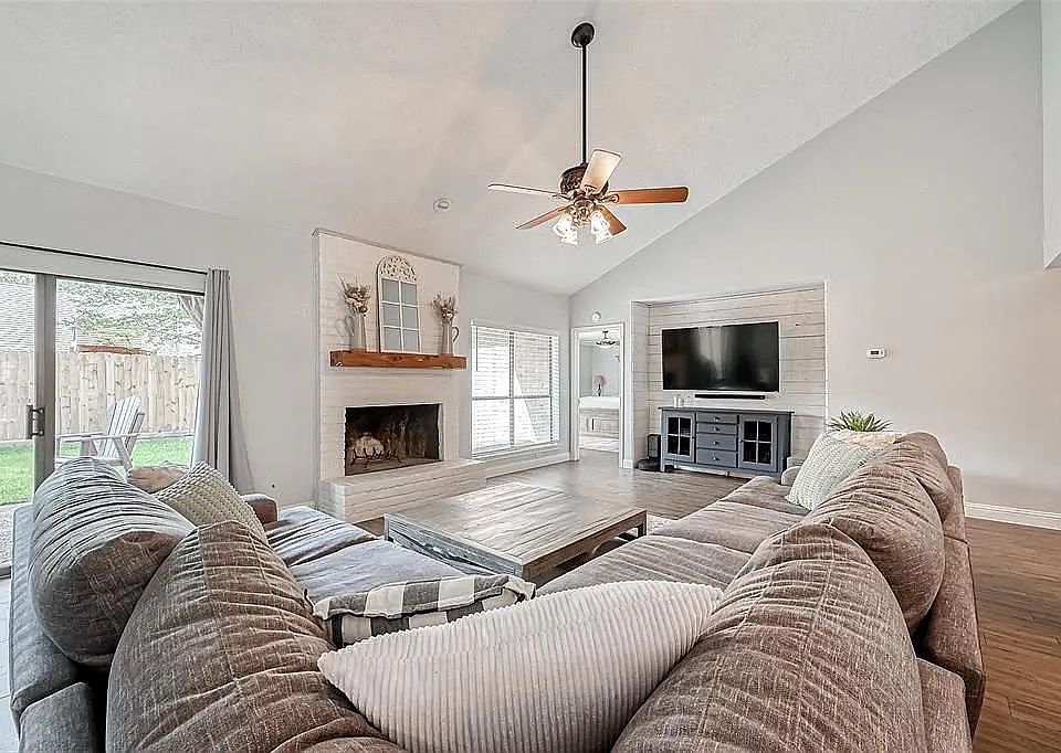 1st image of 1630 Earl Of Dunmore Ln