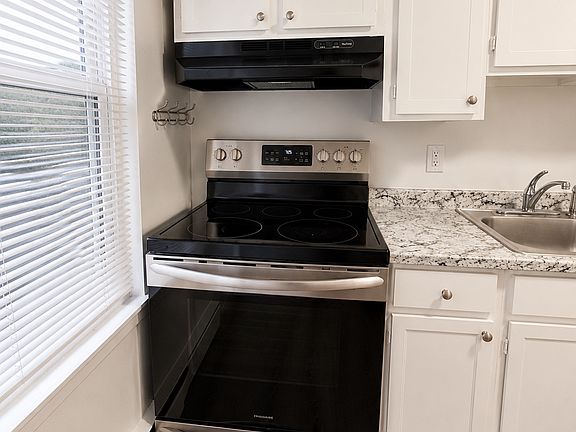 2nd image of 315 Garden St #1R