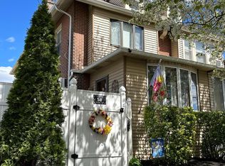 541 Fanshawe St, Philadelphia, PA 19111