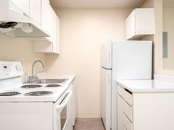 Sunset Apartments | Kitchen