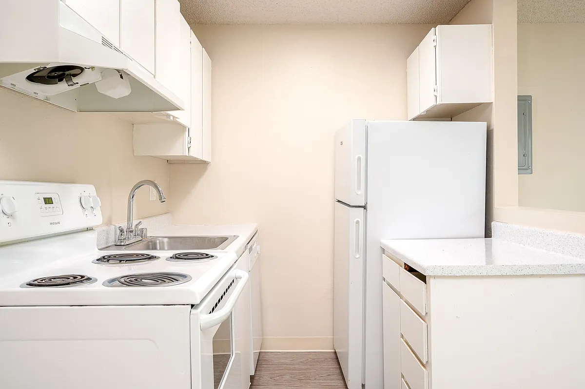 Sunset Apartments | Kitchen - Sunset Apartments