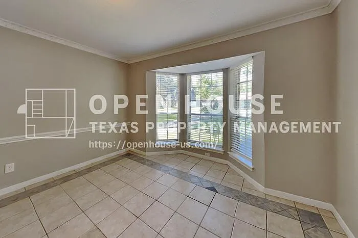 1954 Round Spring Dr — Photo 6